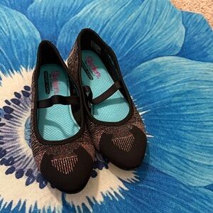 Skechers Black and Pink Flats